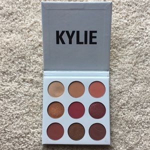Kyshadow Burgundy Palette